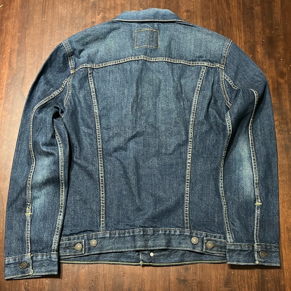 Levis Mens Trucker Denim Jacket Medium Dark Wash Sizes S and L NWT - Picture 2 of 7
